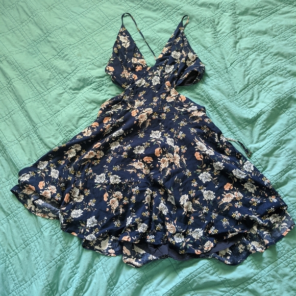 Floral open back dress - Picture 3 of 7